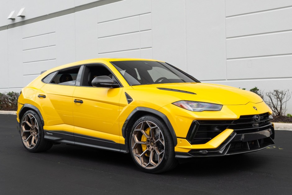 2024 Lamborghini Urus sold at auction for $247,888