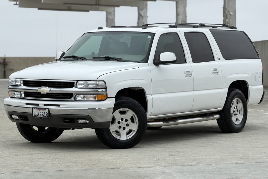2005 Chevrolet Suburban sold at auction for $8,900