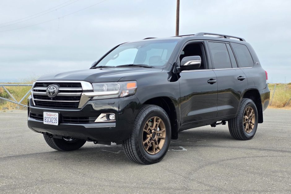 2020 Toyota Land Cruiser 200 Series sold at auction for $96,000