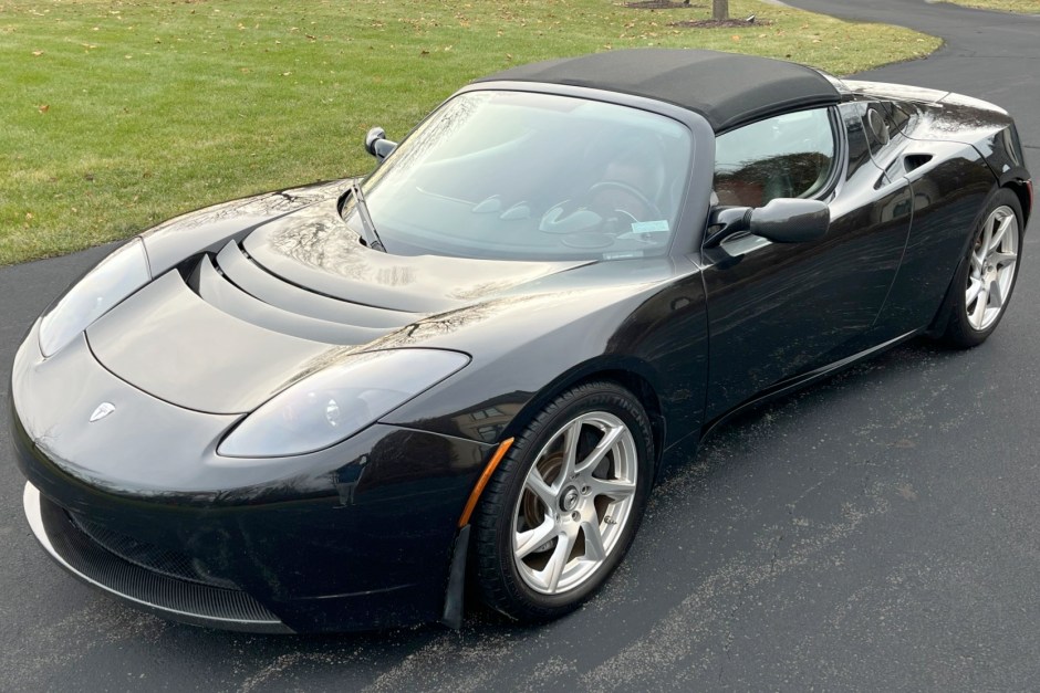 2010 Tesla Roadster sold at auction for $42,964