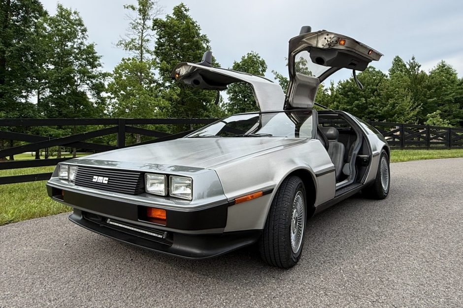 1981 DeLorean DMC-12 sold at auction for $70,000