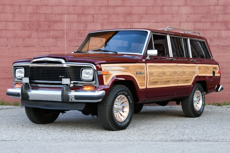 1985 Jeep Wagoneer/Grand Wagoneer (1963–1991) sold at auction for $19,000
