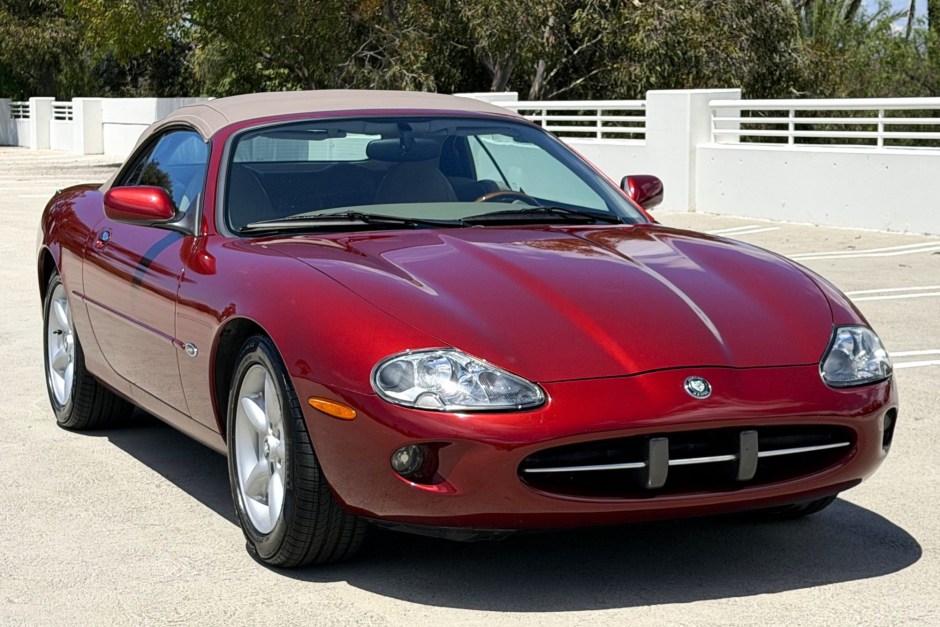 1998 Jaguar XK8 sold at auction for $11,250