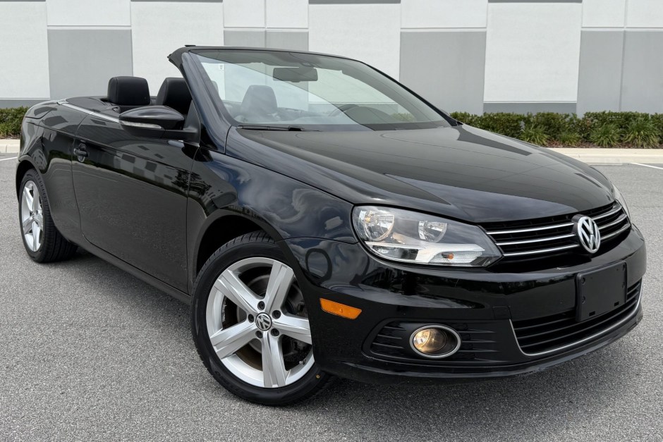 2012 Volkswagen Eos sold at auction for $7,600