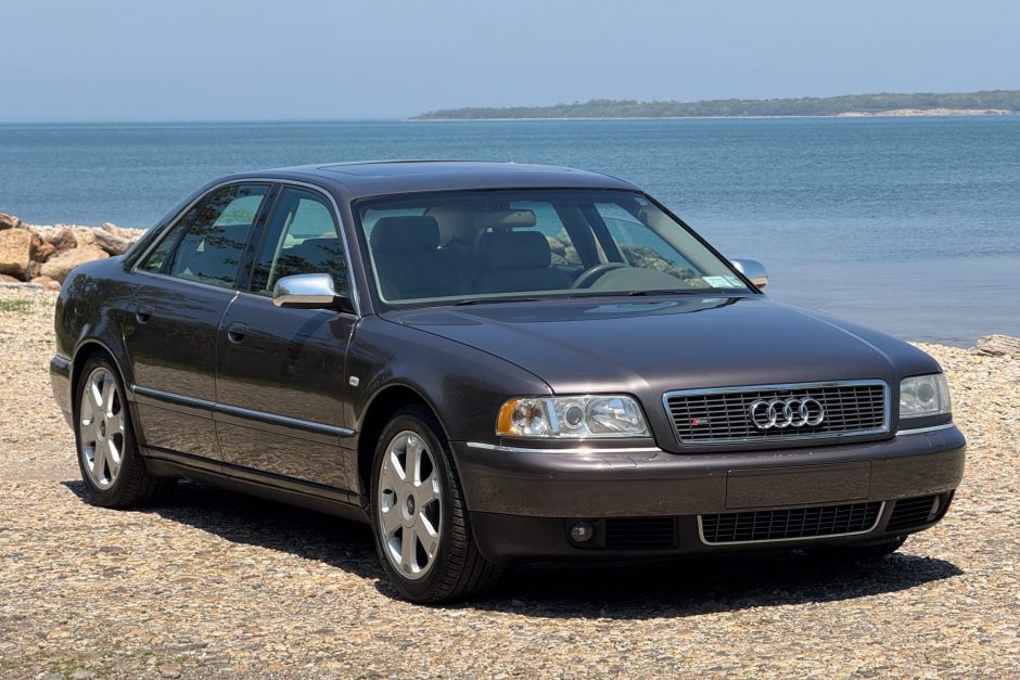 2001 Audi S8 sold at auction for $10,250