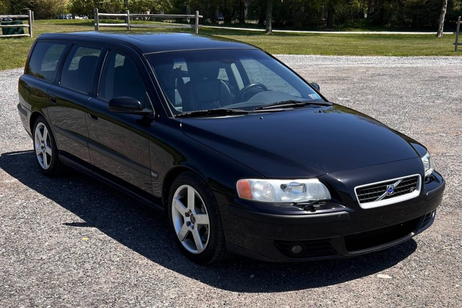 2004 Volvo V70 sold at auction for $15,000