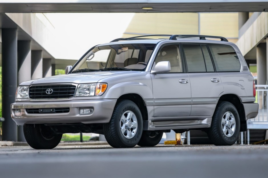 2000 Toyota Land Cruiser 100 Series sold at auction for $85,000