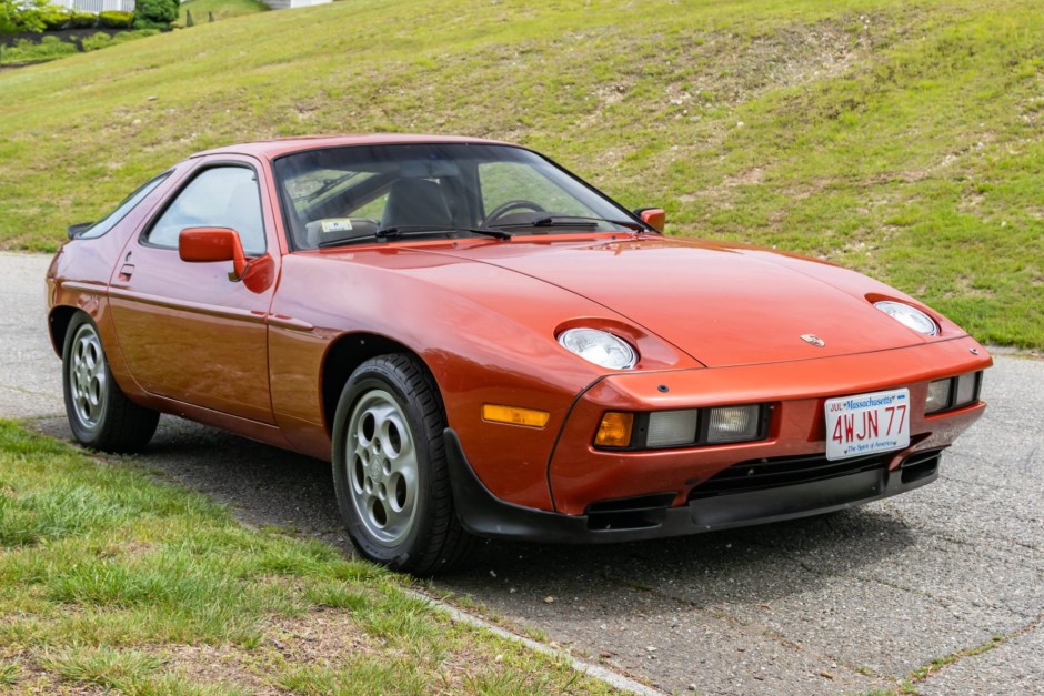 1983 Porsche 928 sold at auction for $15,000