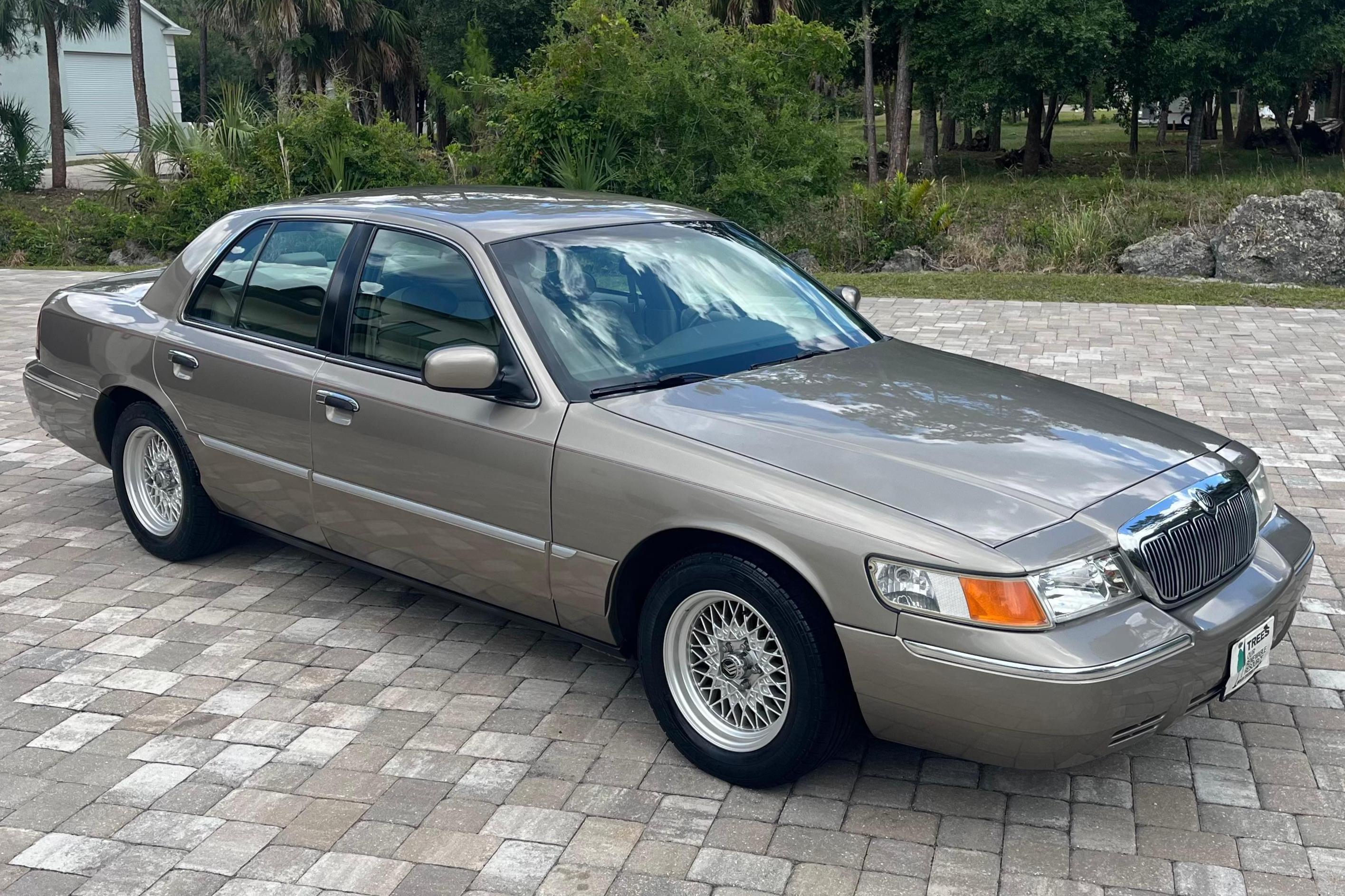 2001 Mercury Grand Marquis sold at auction for $8,600