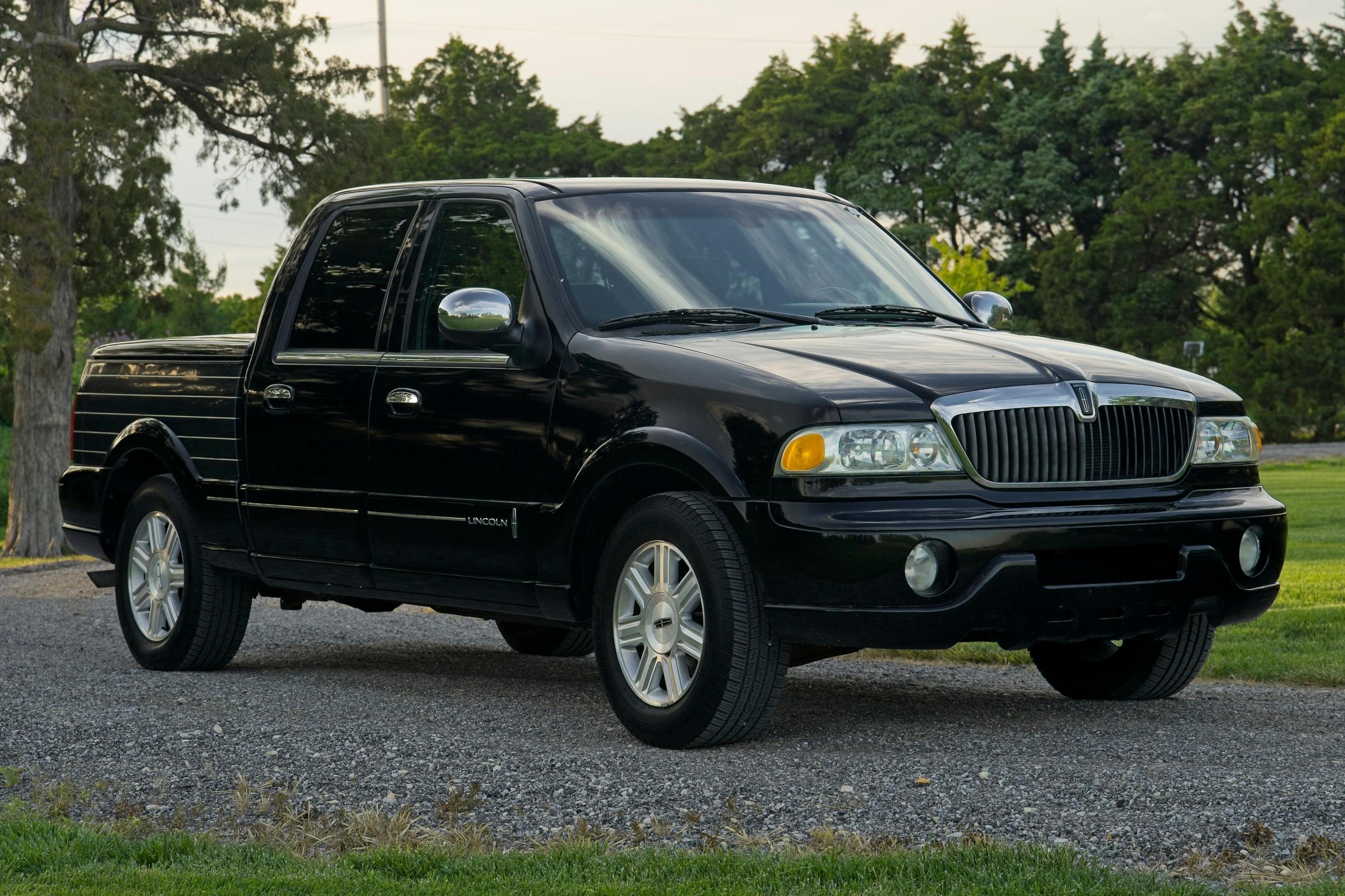 2002 Lincoln Blackwood sold at auction for $10,854