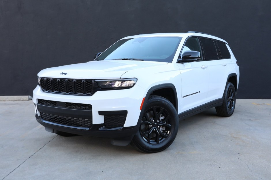 2025 Jeep Grand Cherokee sold at auction for $28,750