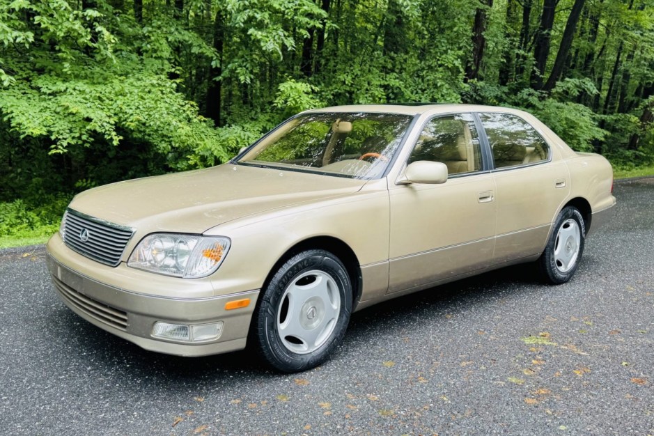 2000 Lexus LS sold at auction for $12,000
