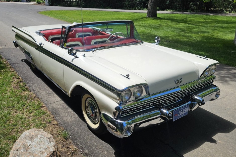 1959 Ford Fairlane sold at auction for $22,500