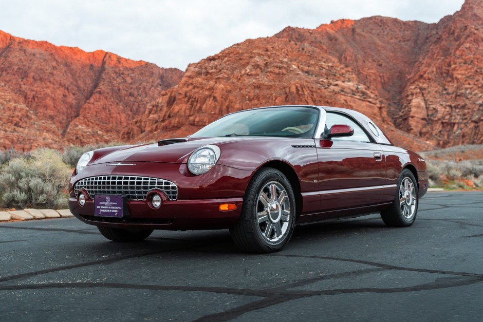2004 Ford Thunderbird sold at auction for $13,400