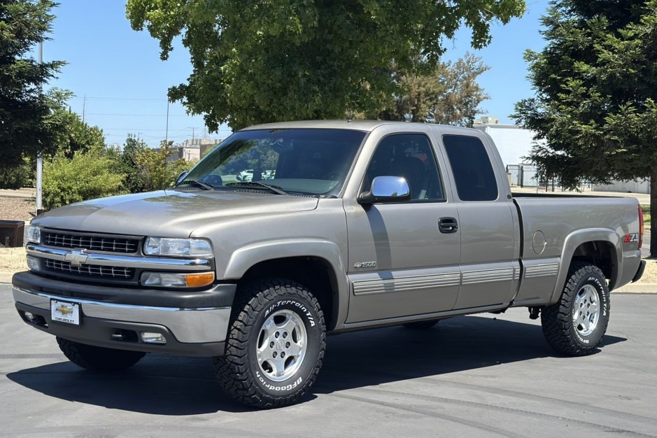 2001 Chevrolet Silverado sold at auction for $19,000