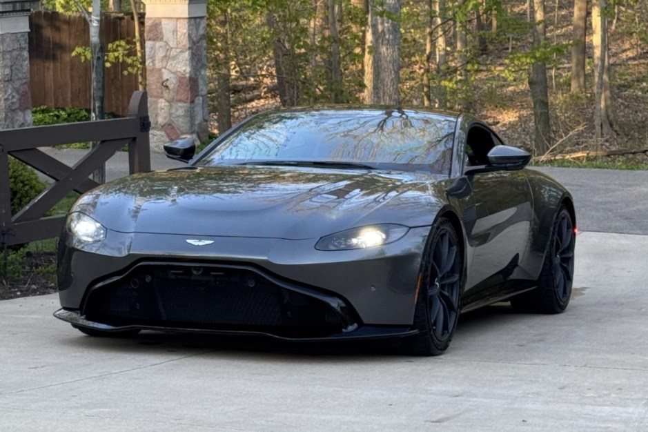 2019 Aston Martin V8 Vantage sold at auction for $98,000