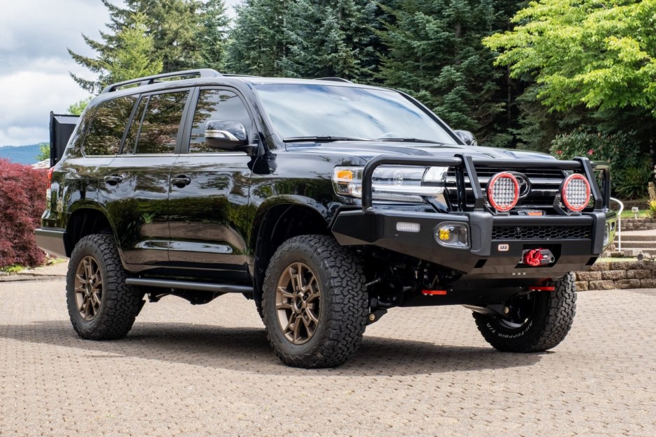 2021 Toyota Land Cruiser 200 Series sold at auction for $154,000
