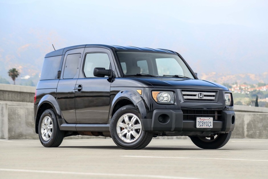 2008 Honda Element sold at auction for $13,500