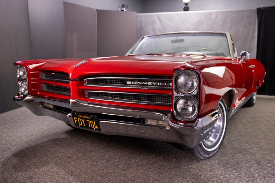 1966 Pontiac Bonneville sold at auction for $27,000