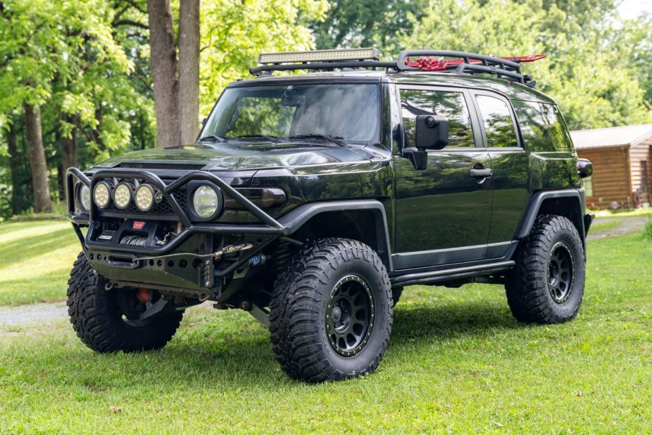 2007 Toyota FJ Cruiser sold at auction for $15,500