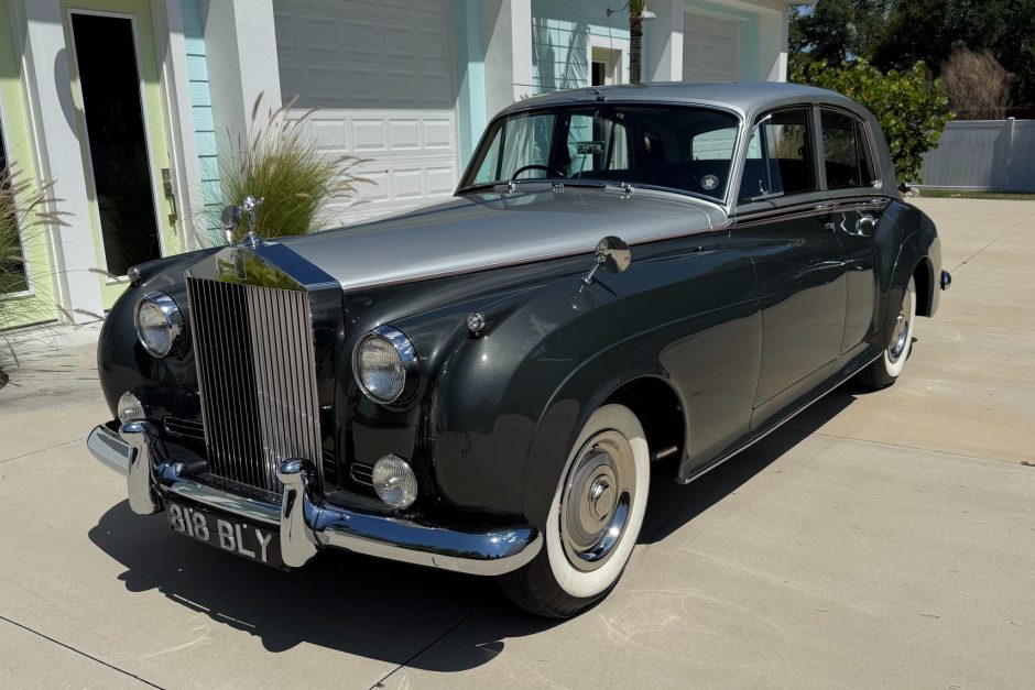 1961 Rolls-Royce Silver Cloud sold at auction for $52,000