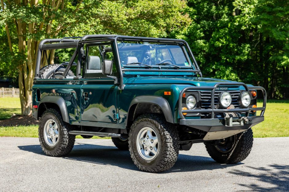 1997 Land Rover Defender sold at auction for $104,500