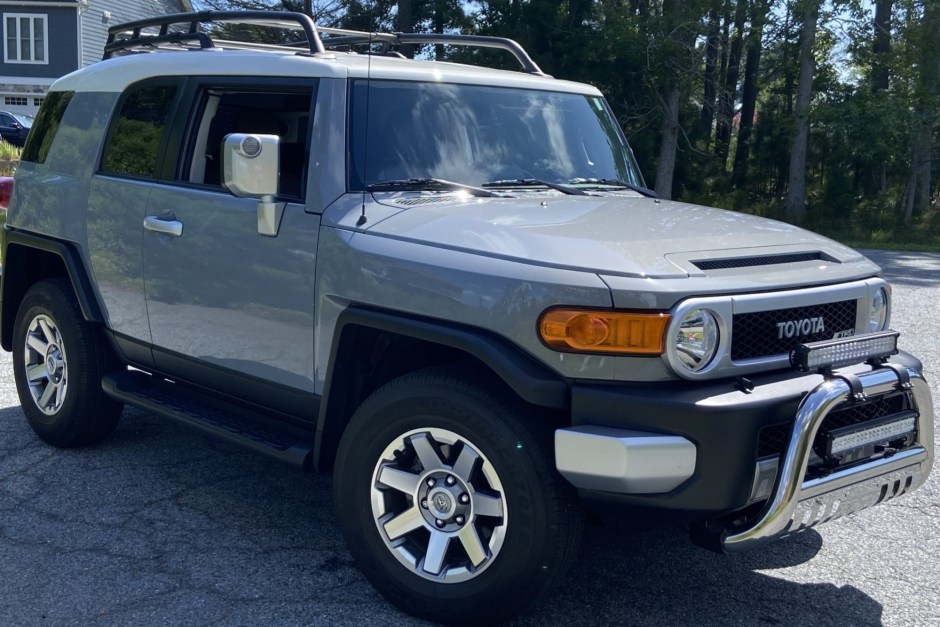 2014 Toyota FJ Cruiser sold at auction for $51,555