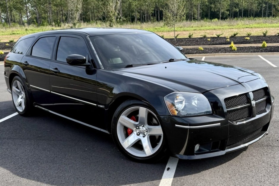 2006 Dodge Magnum sold at auction for $22,250