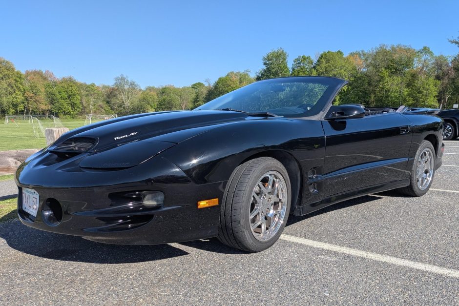 2002 Pontiac Firebird sold at auction for $12,500