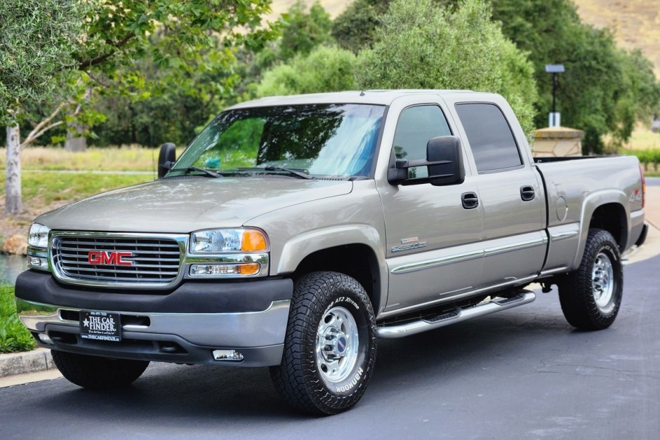 2002 GMC Sierra sold at auction for $30,000