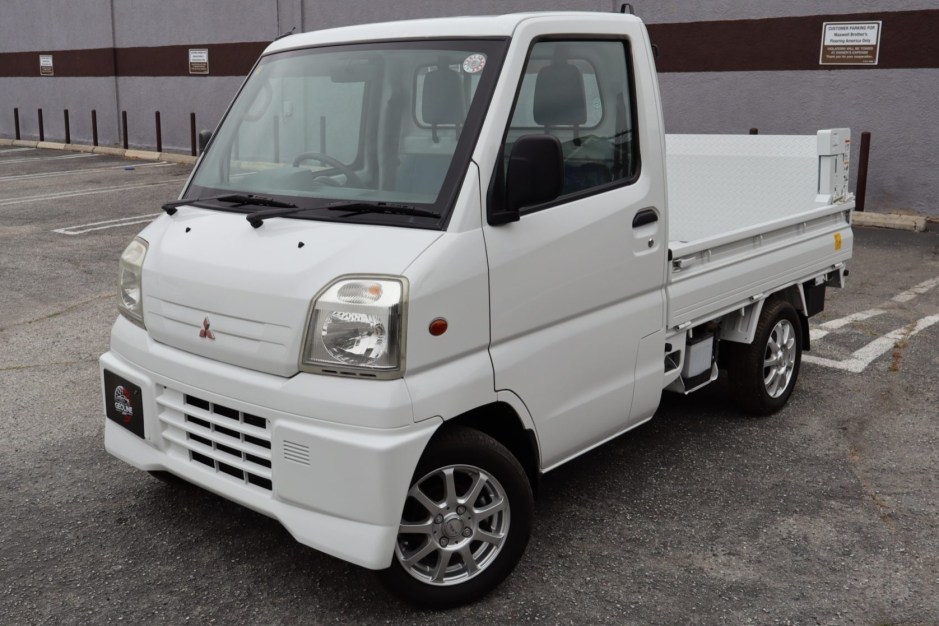 1999 Mitsubishi Minicab sold at auction for $5,000