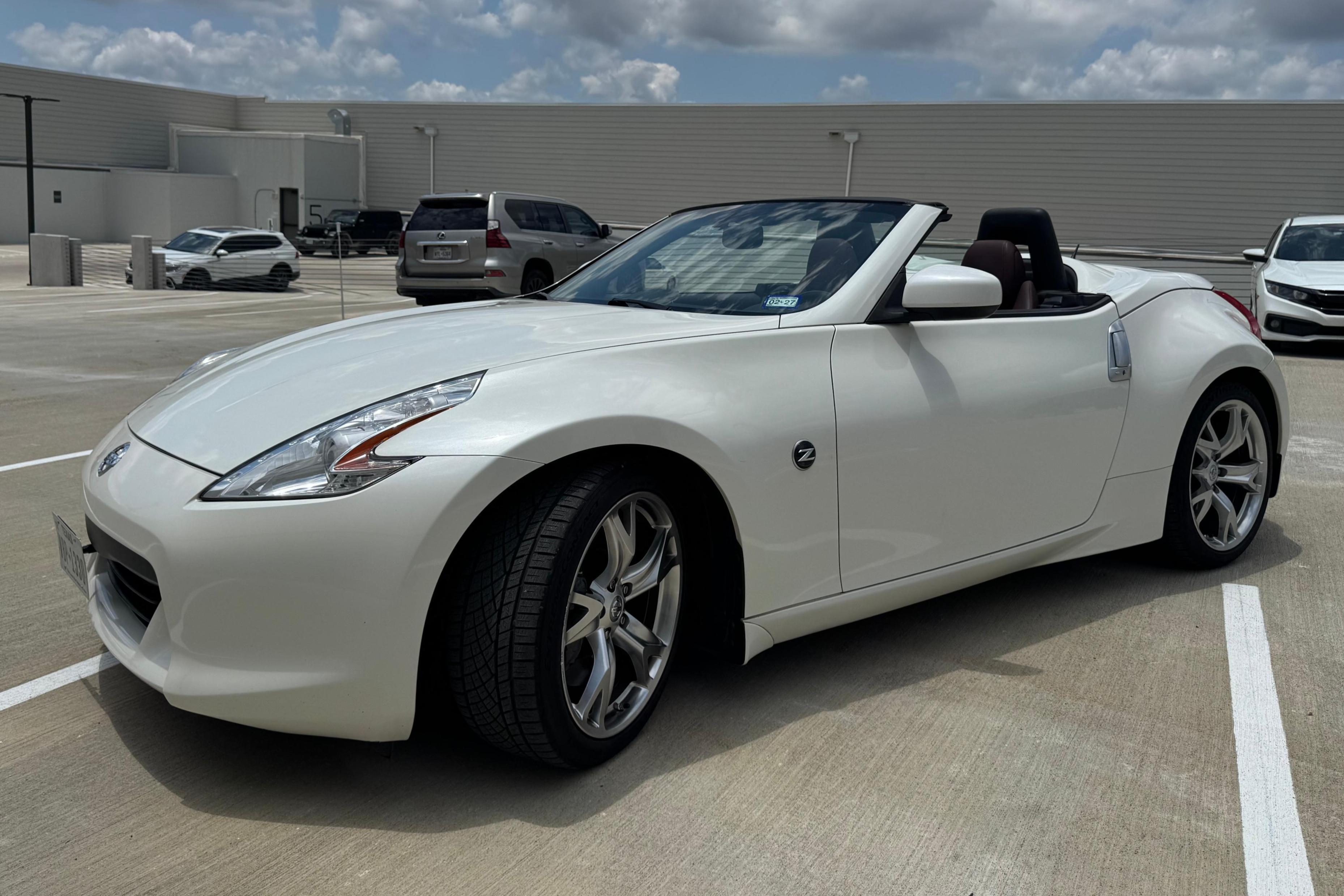 2010 Nissan 370Z sold at auction for $20,000