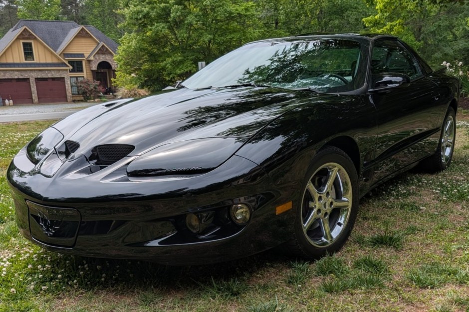 1999 Pontiac Firebird sold at auction for $20,800