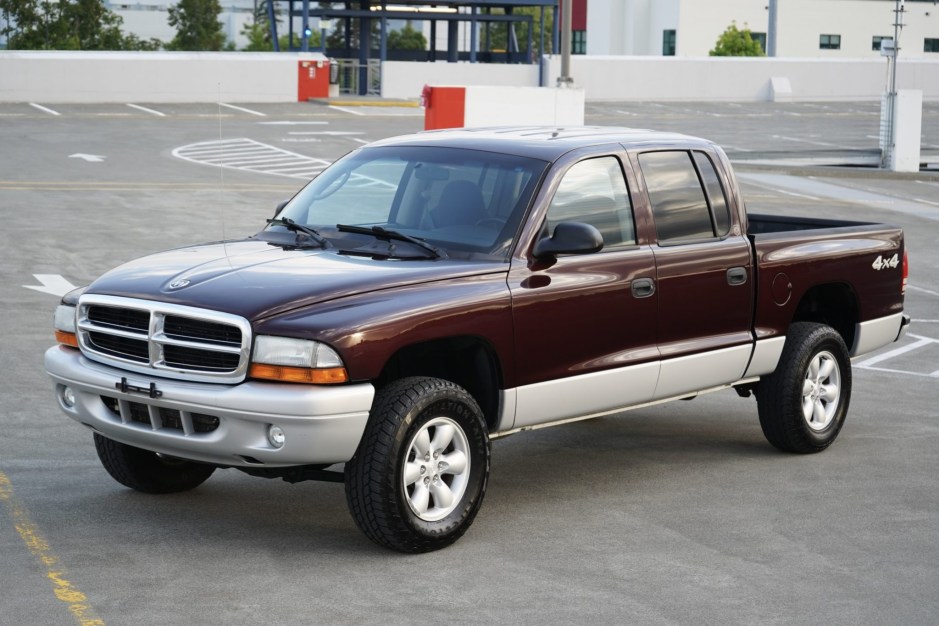 2004 Dodge Dakota sold at auction for $7,900
