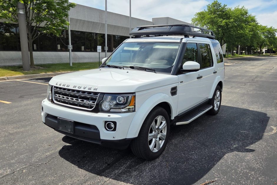 2015 Land Rover Discovery sold at auction for $7,100