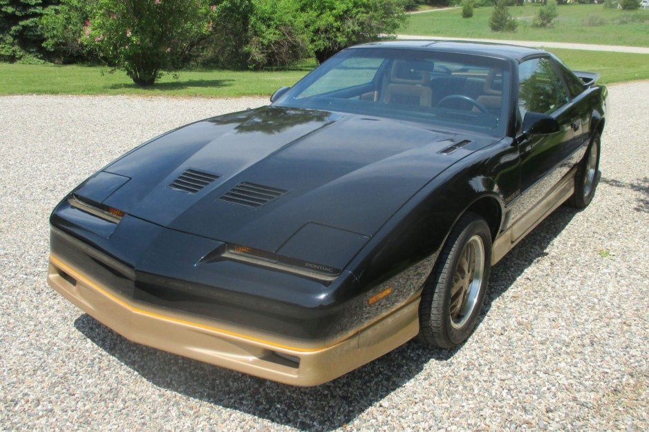 1985 Pontiac Firebird sold at auction for $25,000