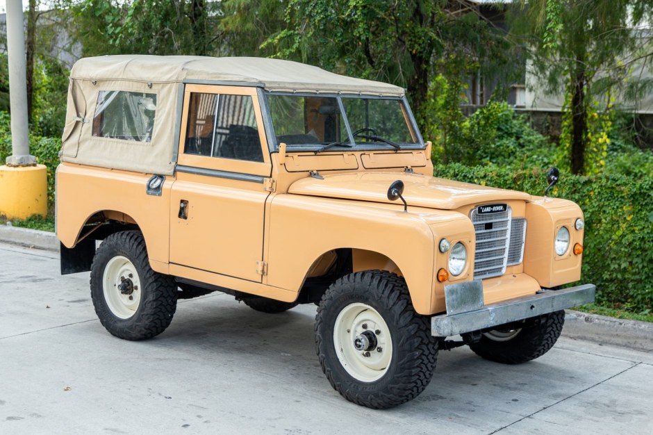 1977 Land Rover Series sold at auction for $19,770