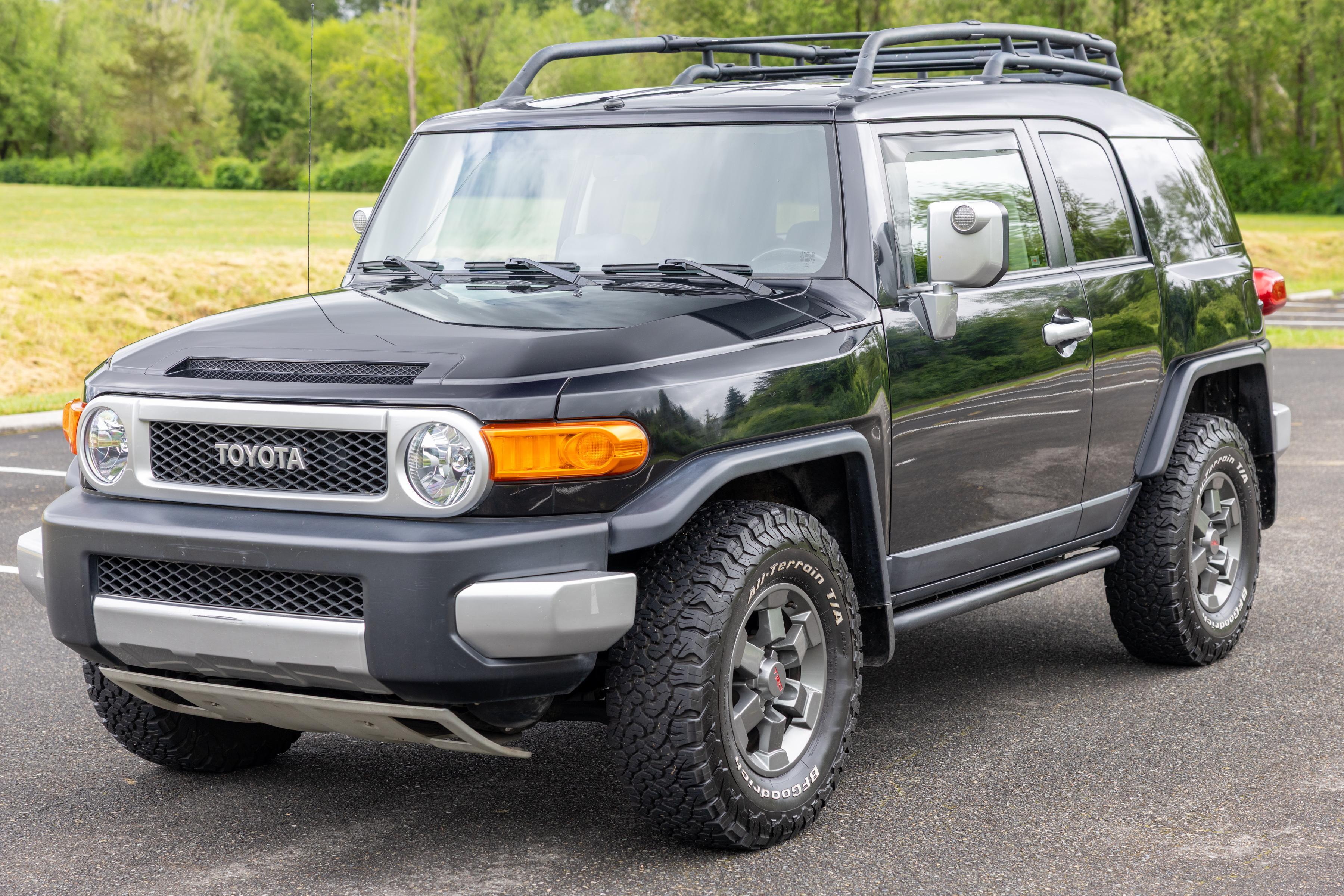 2007 Toyota FJ Cruiser sold at auction for $23,000