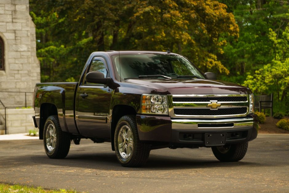 2009 Chevrolet Silverado sold at auction for $28,000