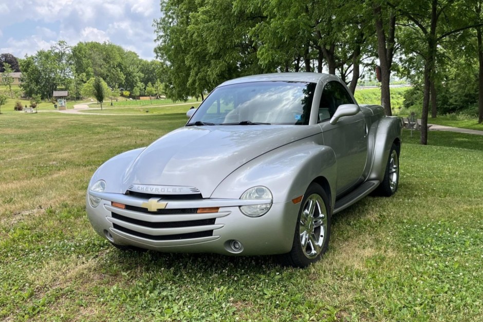 2006 Chevrolet SSR sold at auction for $17,750