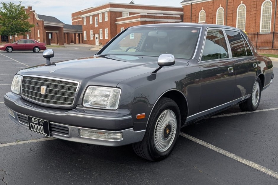 1997 Toyota Century sold at auction for $11,000