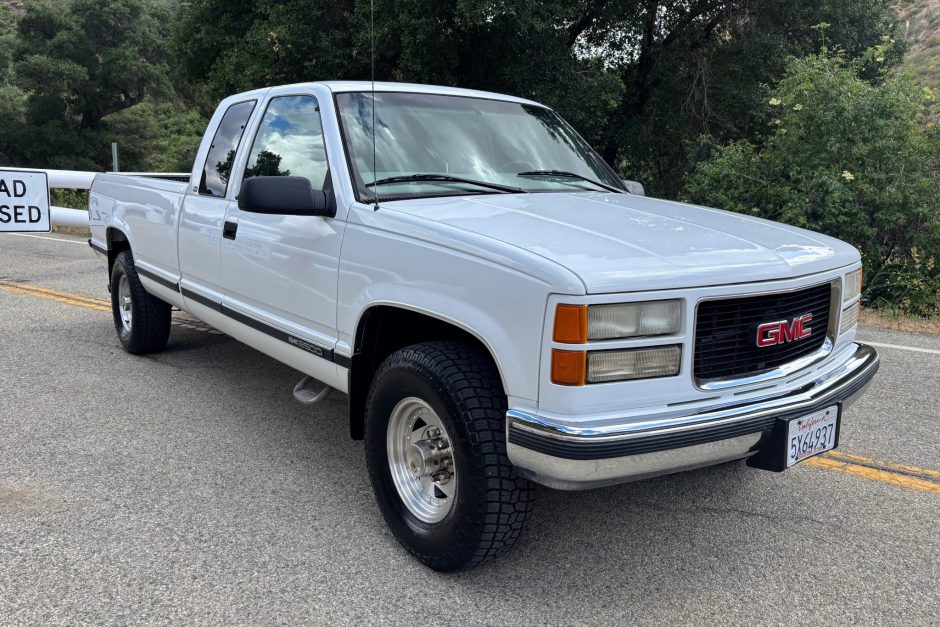 1998 GMC Sierra sold at auction for $13,750