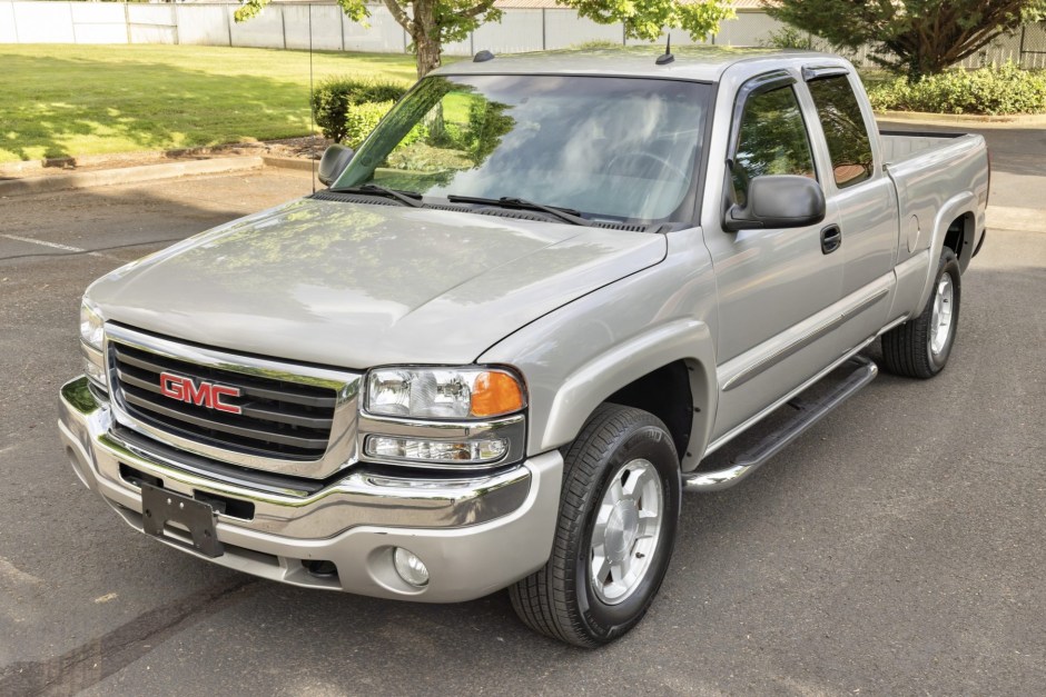 2004 GMC Sierra sold at auction for $27,500