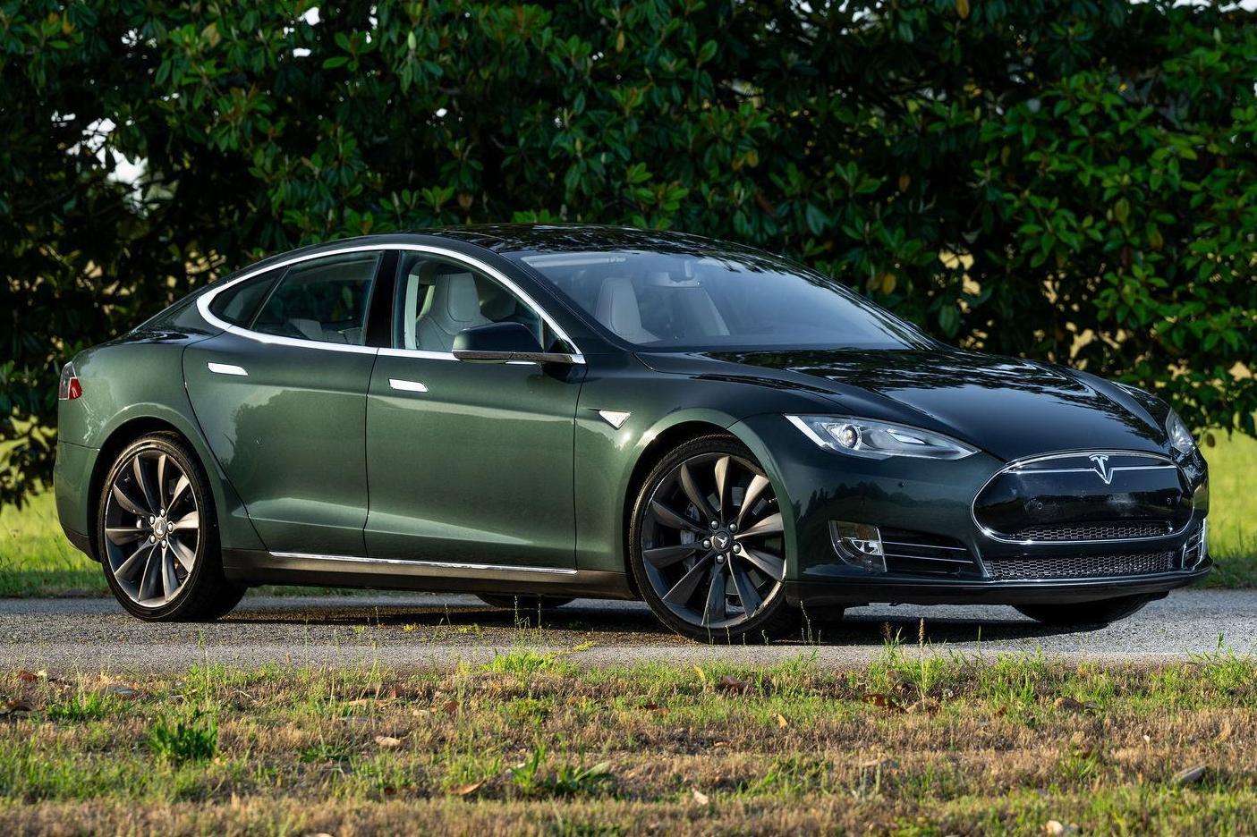 2014 Tesla Model S sold at auction for $19,508