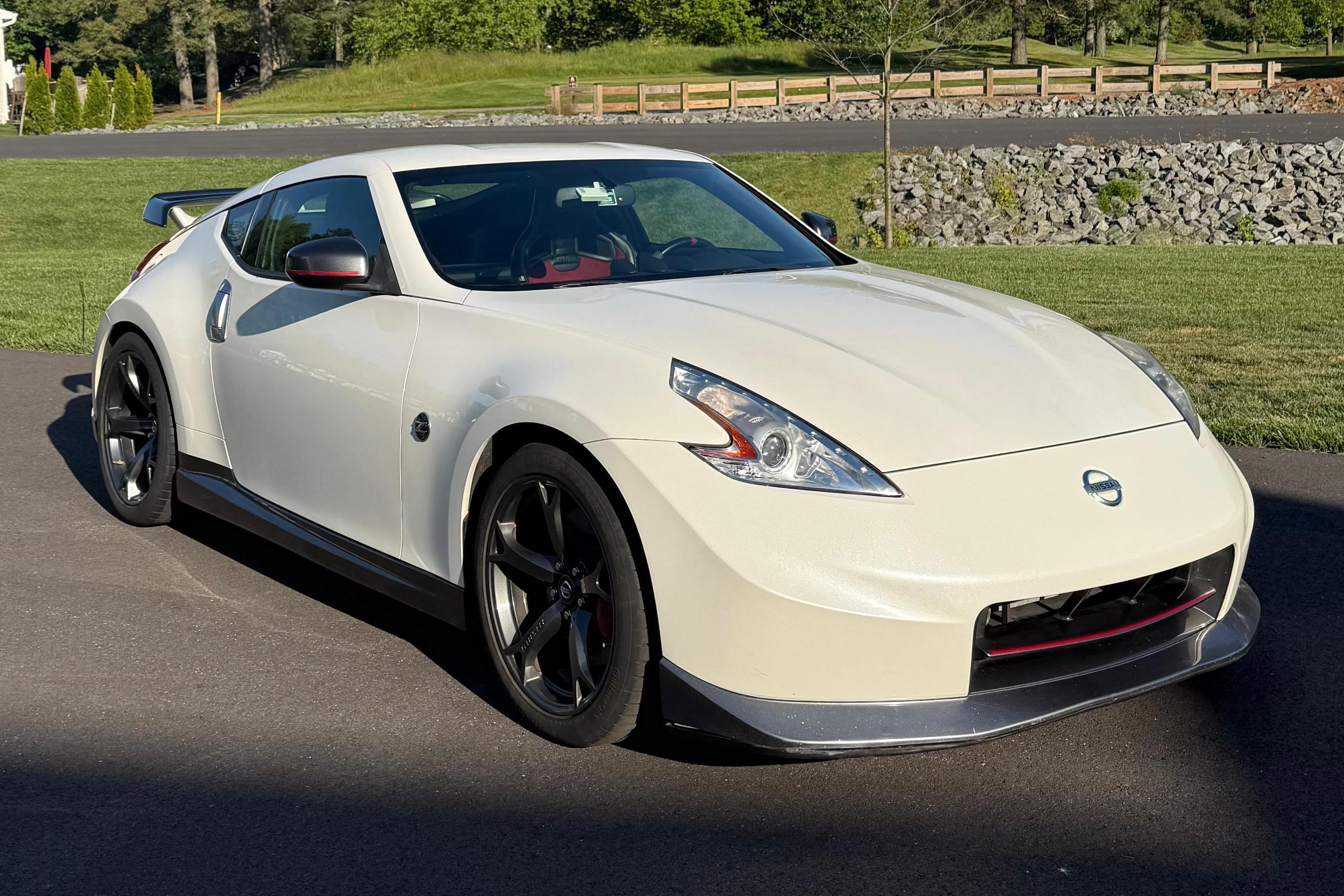2014 Nissan 370Z sold at auction for $27,750