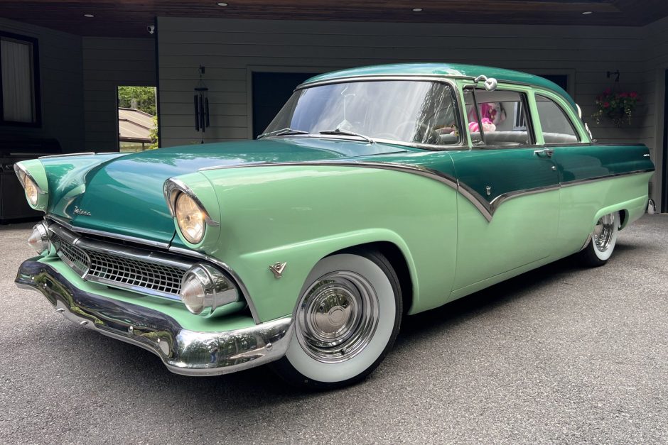 1955 Ford Fairlane sold at auction for $18,000