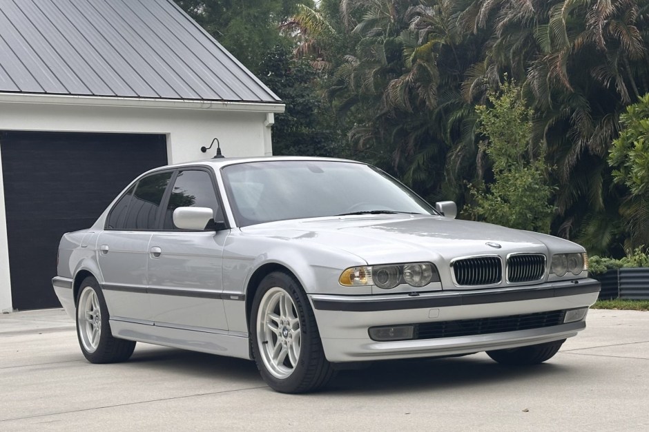 2001 BMW 7-Series sold at auction for $11,850