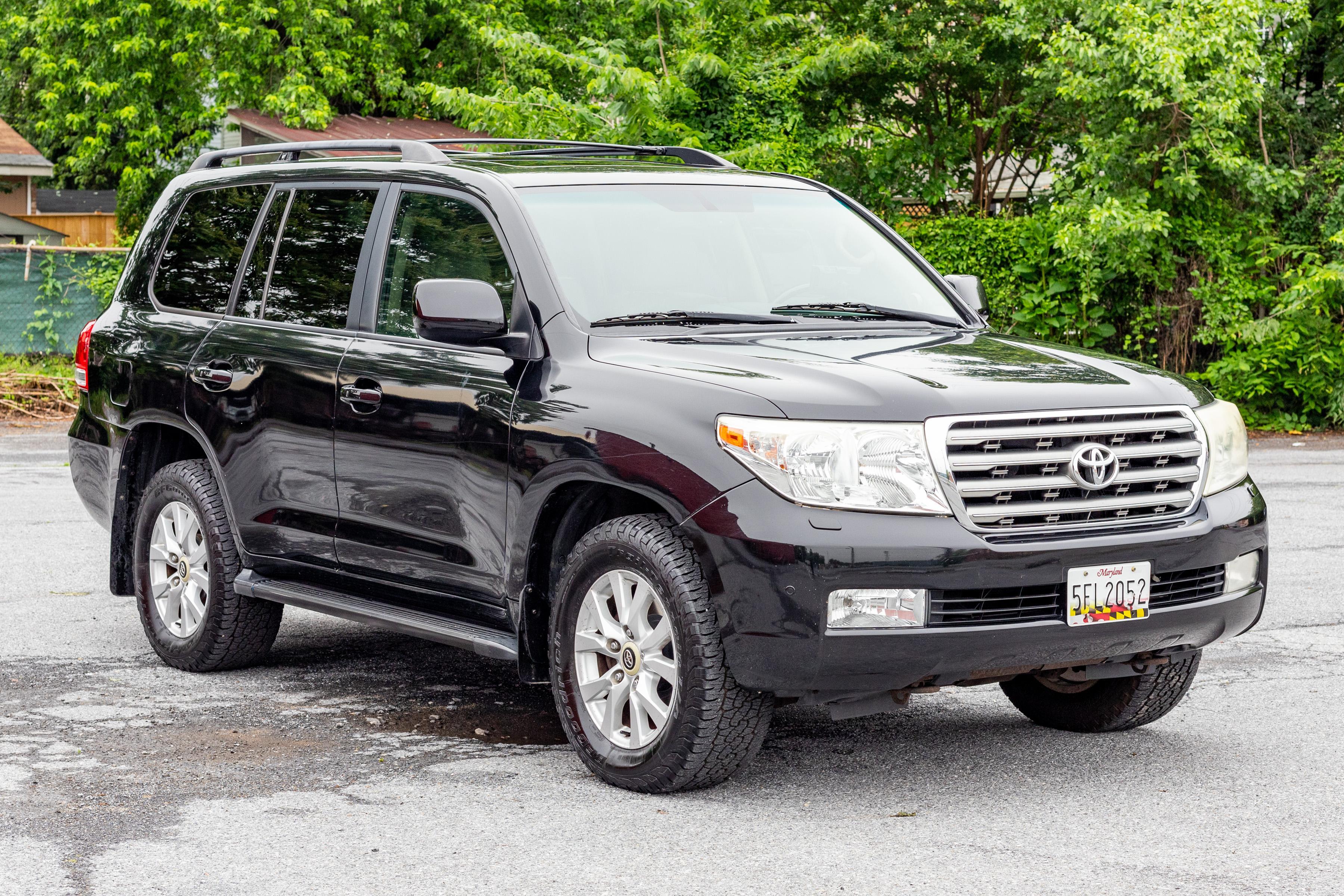 2009 Toyota Land Cruiser 200 Series sold at auction for $13,300