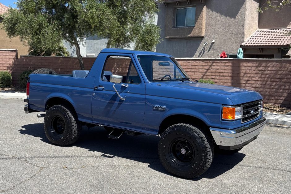 1987 Ford Bronco sold at auction for $15,000