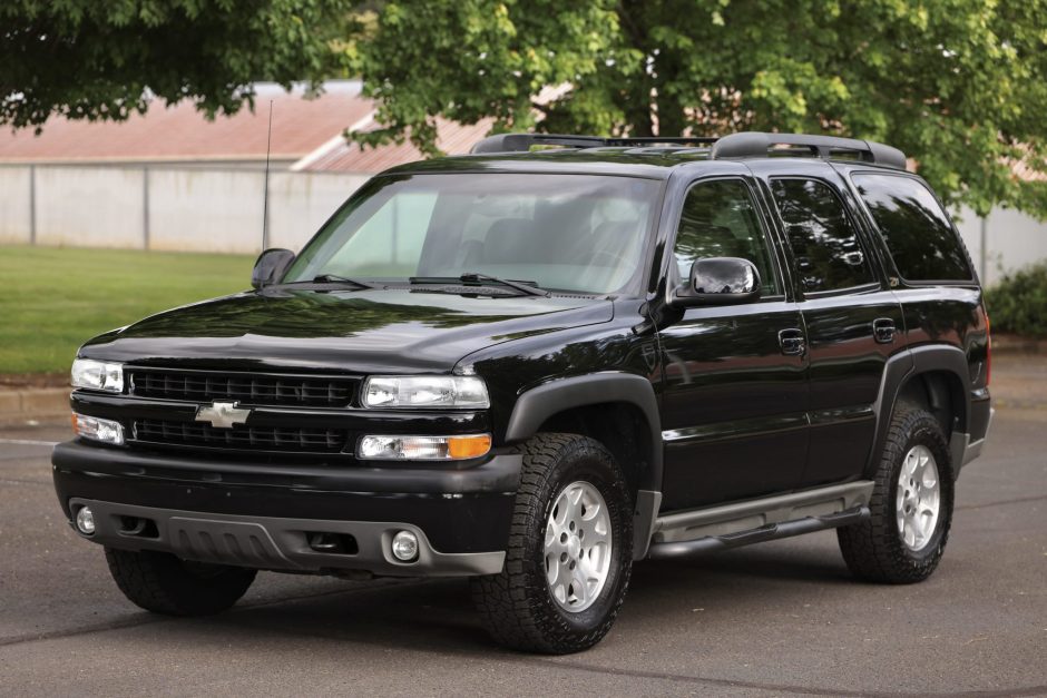 2003 Chevrolet Tahoe sold at auction for $13,000